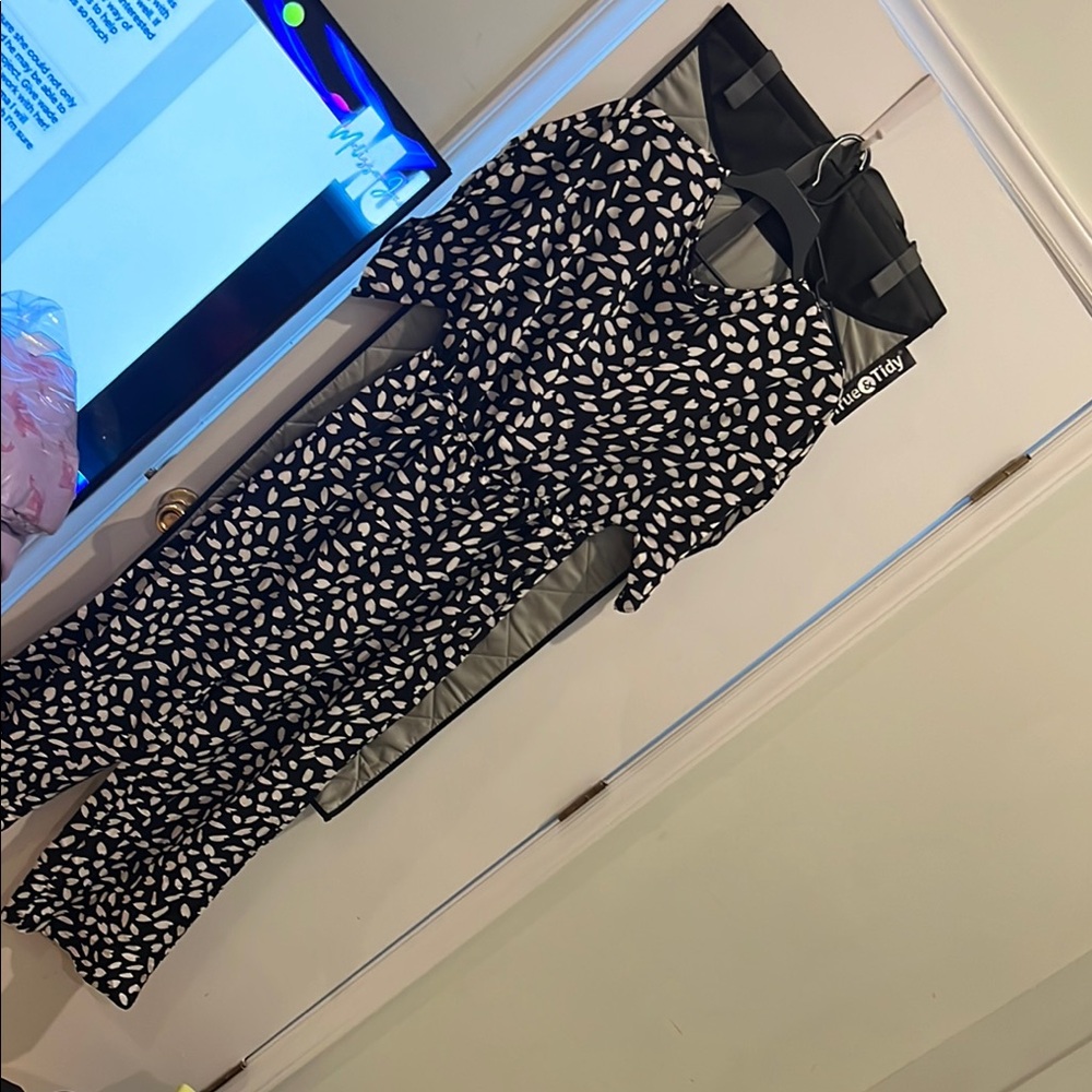 Elegant Black and White Leaf Print Dress